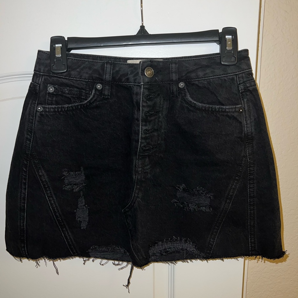 Free people black denim skirt in size 25 never worn
